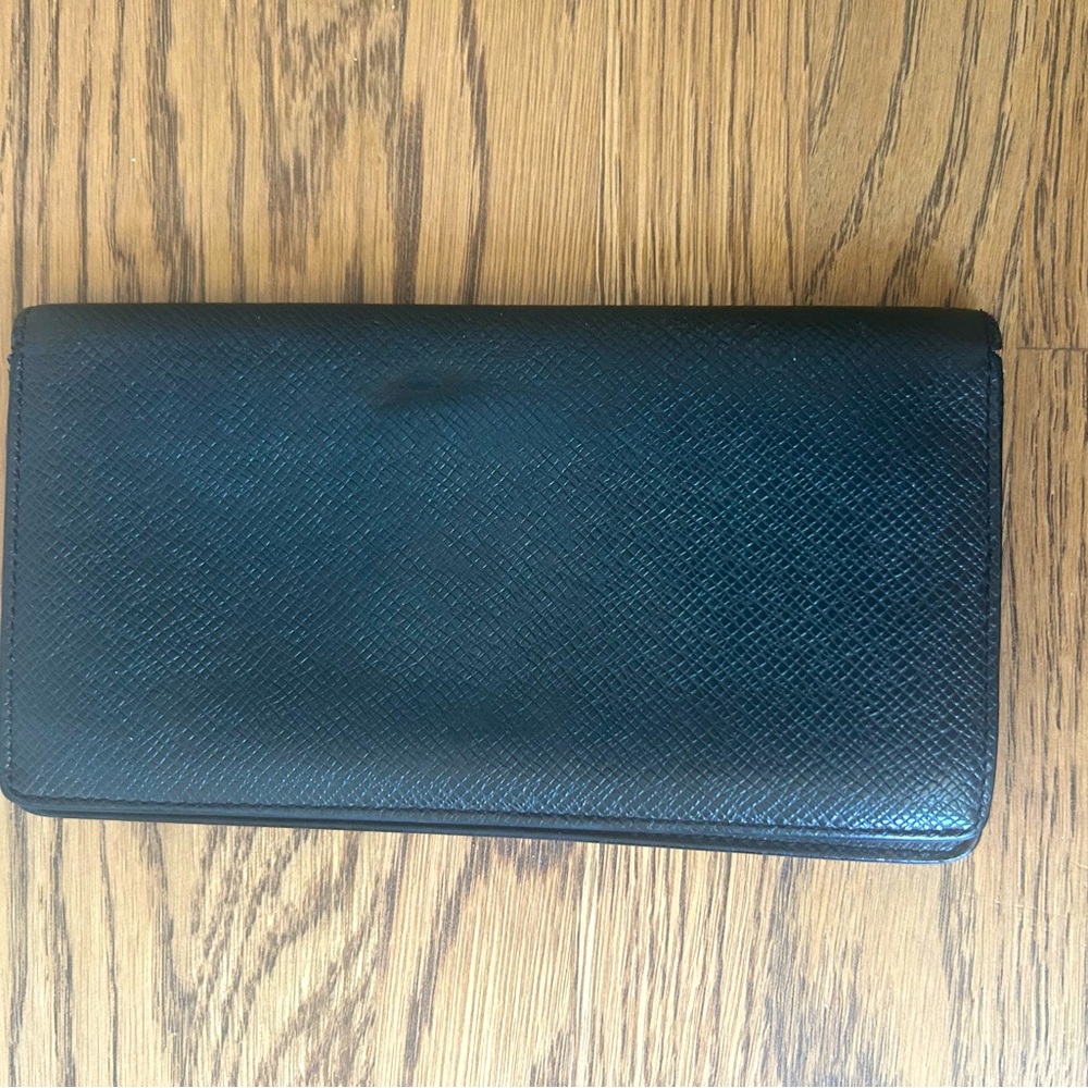 EUC Louis Vuitton Black Taiga Wallet